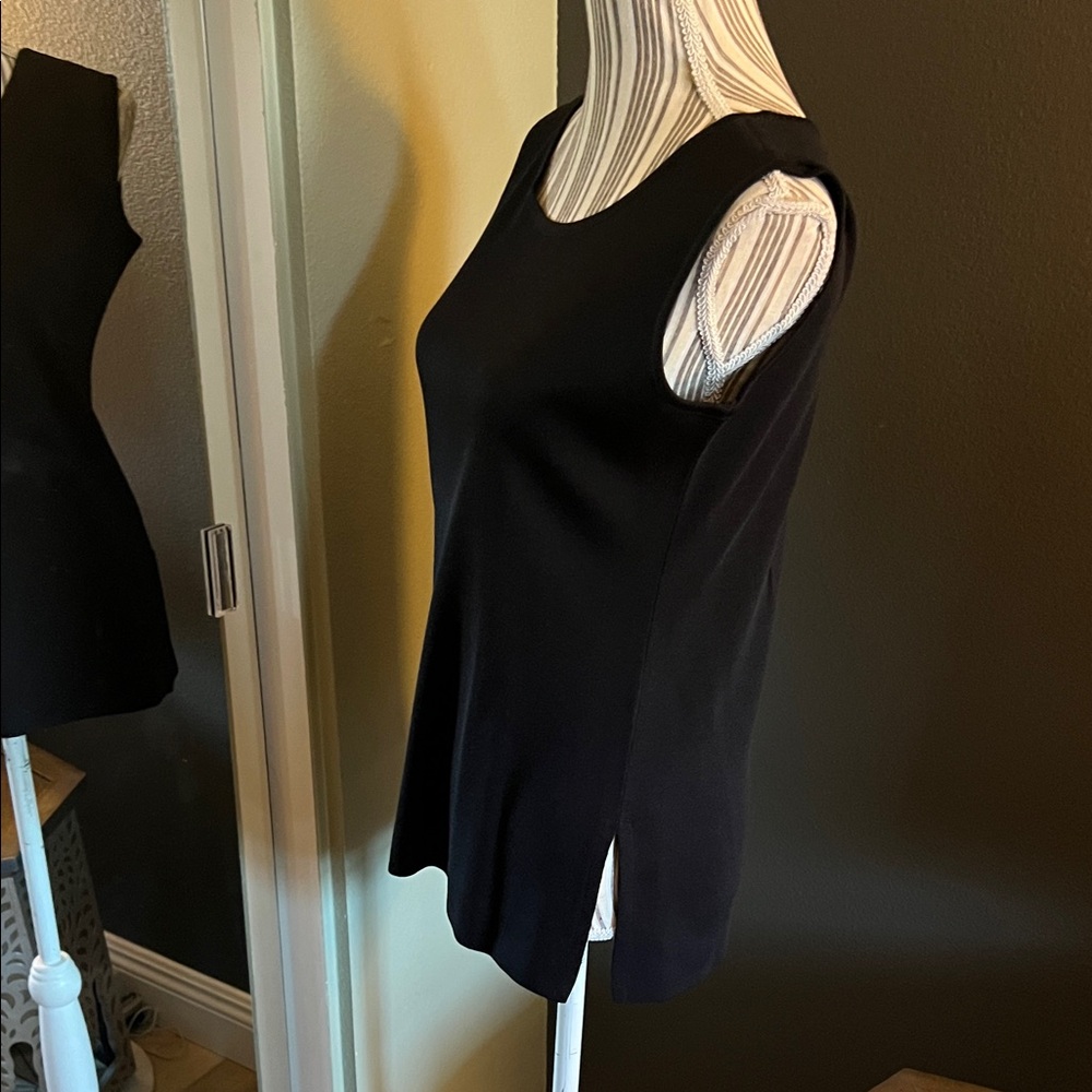 🛑 1 hour sale. Misook, small, Classic Black Sleeveless Top - Picture 6 of 8